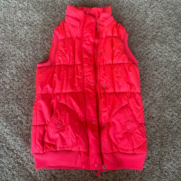 Hooded puffer vest - Picture 3 of 3